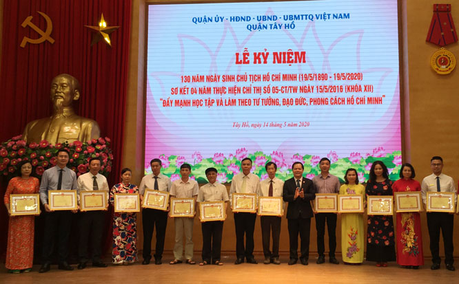 Tay Ho district follows Uncle Ho’s example in daily activities